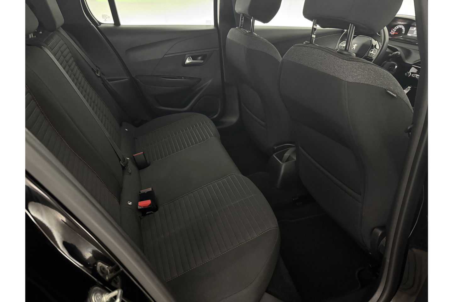 Peugeot 208 1.2 PureTech Airco Carplay Cruise LED Navigatie 16"LMV PDC