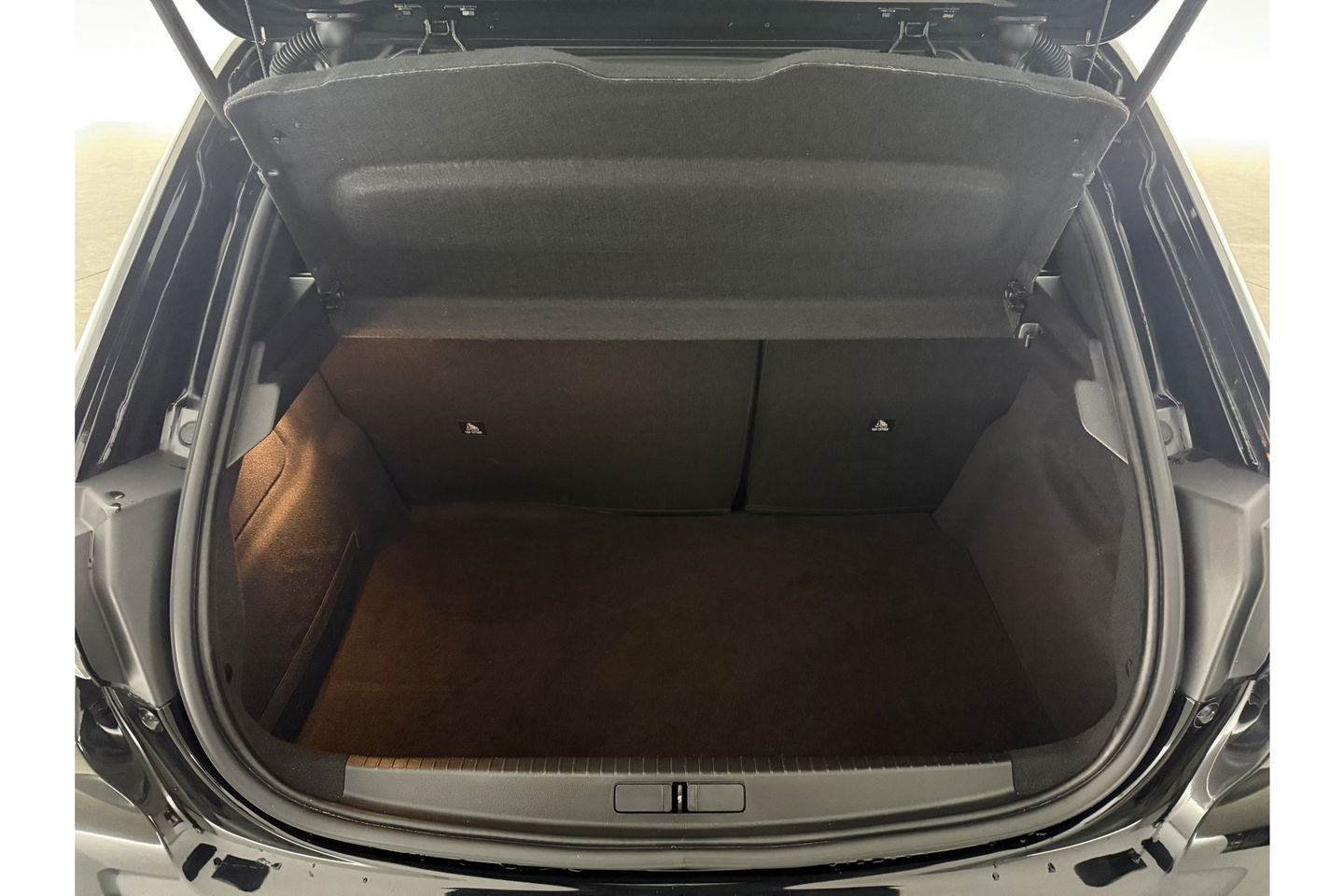 Peugeot 208 1.2 PureTech Airco Carplay Cruise LED Navigatie 16"LMV PDC