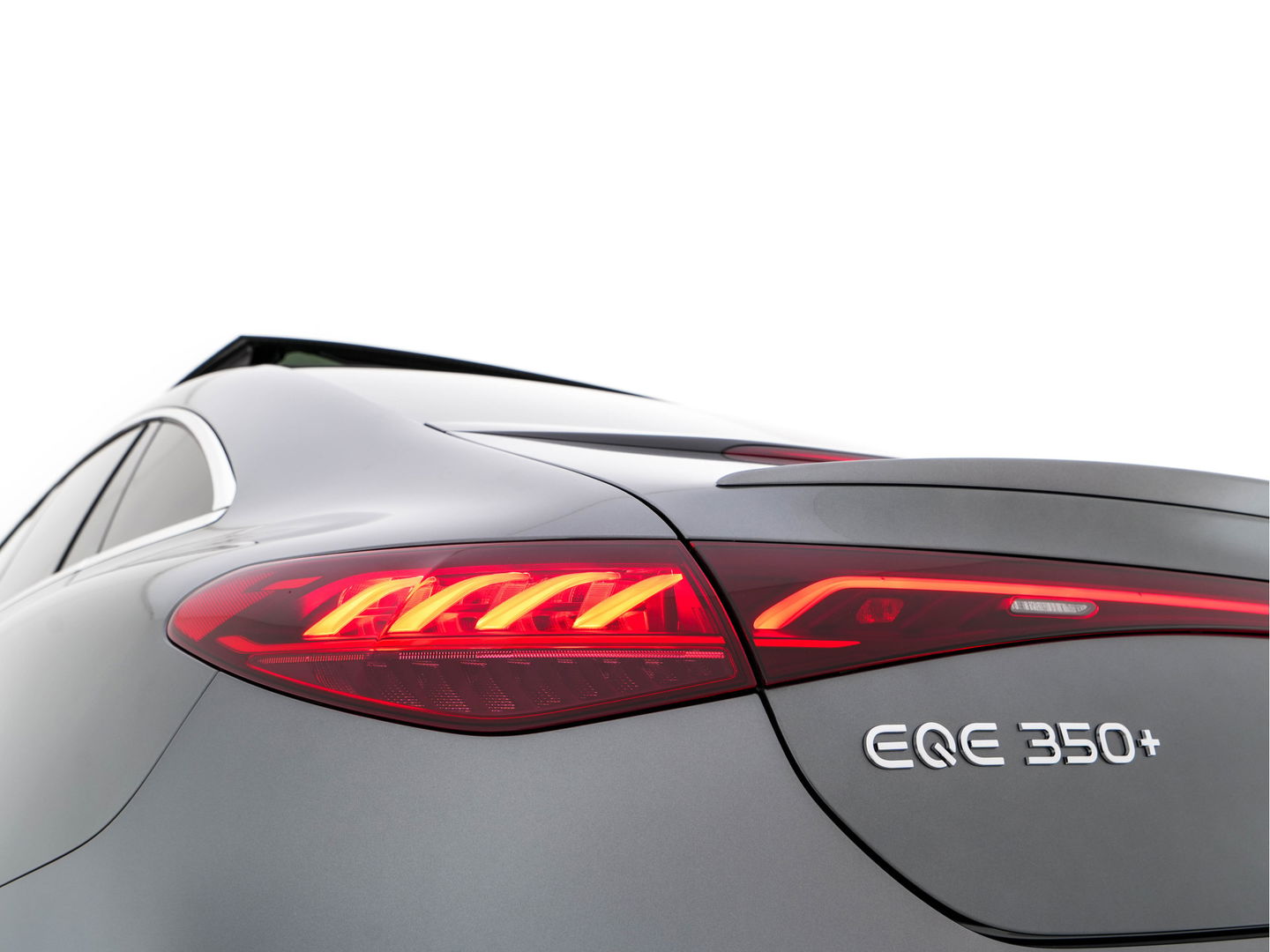 Mercedes-Benz EQE 350+ Launch-Edition AMG-Line 91 kWh [ 3-Fase ] Aut. *PANO | BURMESTER-SURROUND | ADAPTIVE-CRUISE | BLINDSPOT | LEATHER-MICROFIBRE | FULL-LED | AMBIENT-LIGHT | MEMORY-PACK | DIGI-COCKPIT | SPORT-SEATS | CAMERA | KEYLESS | DAB+ | CARPLAY |