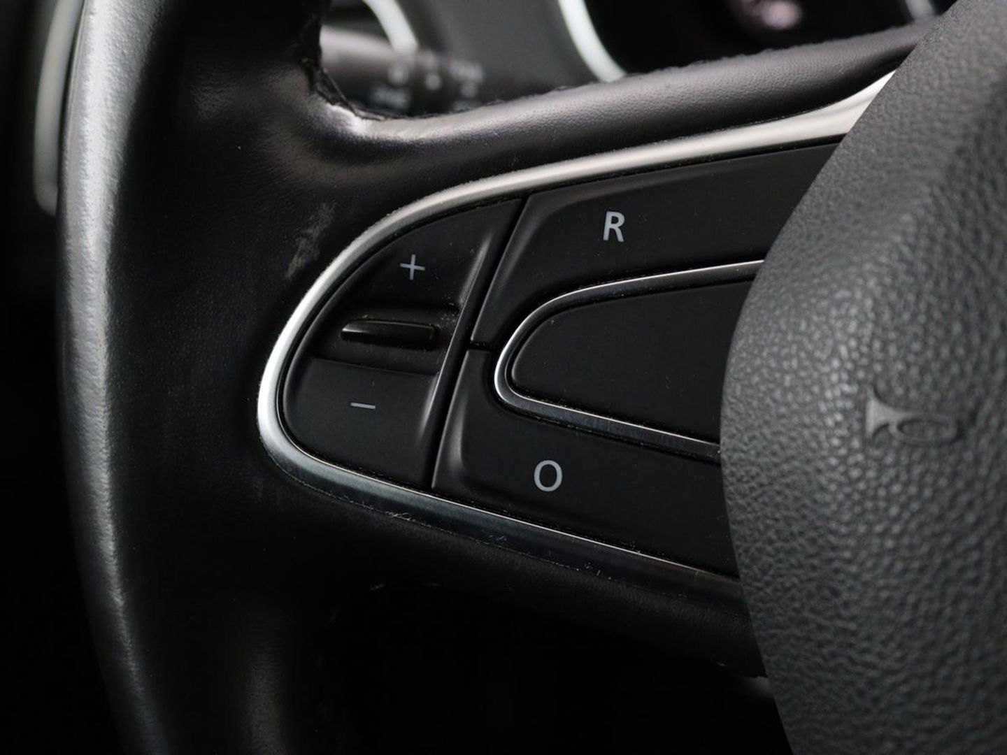 Renault Mégane 1.2 TCe Bose | Trekhaak | Half leder | Camera | Massage | Navigatie | Climate control | Park Assist | Cruise control | Keyless