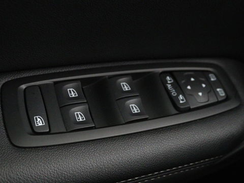 Renault Mégane 1.2 TCe Bose | Trekhaak | Half leder | Camera | Massage | Navigatie | Climate control | Park Assist | Cruise control | Keyless