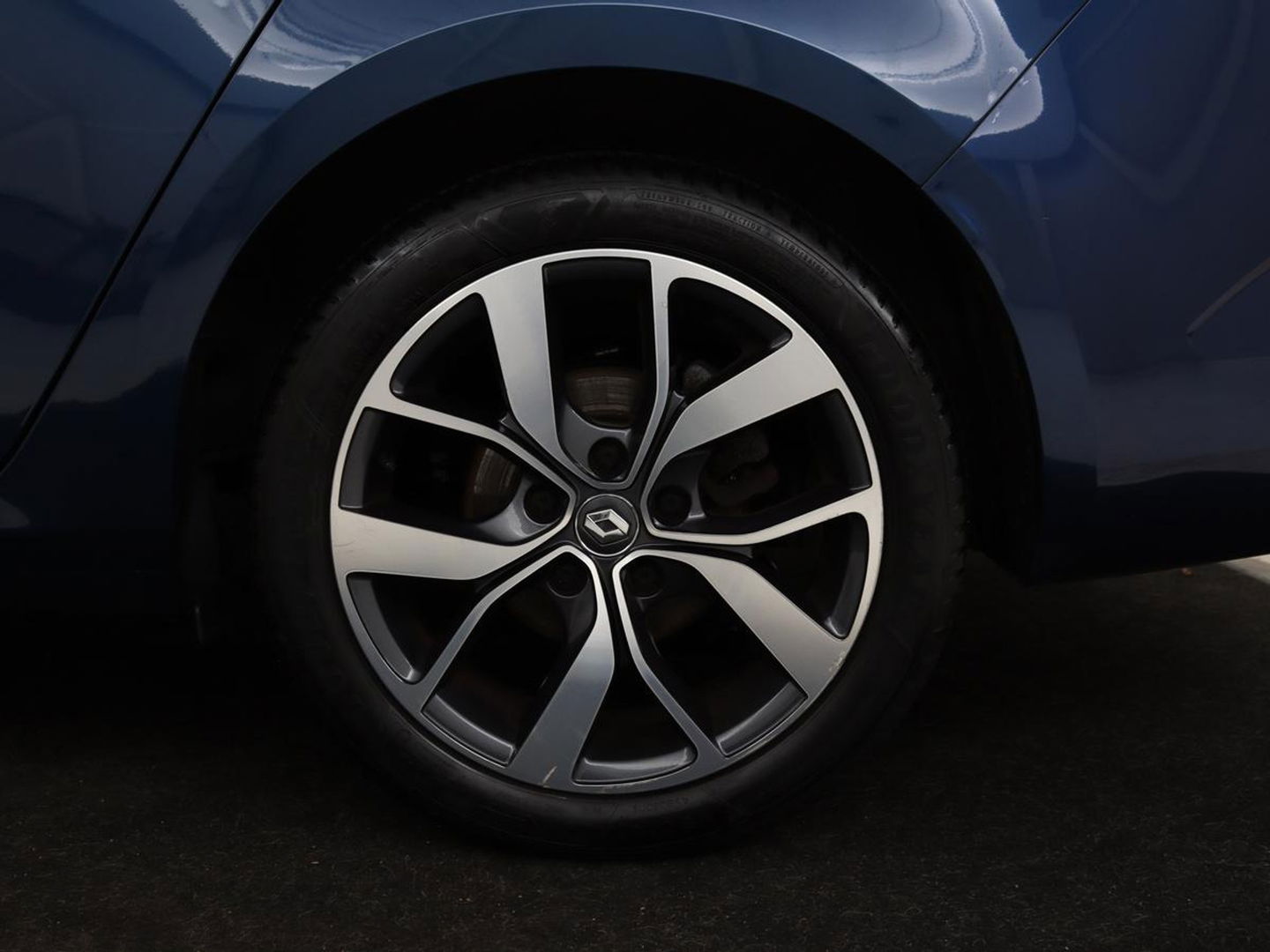 Renault Mégane 1.2 TCe Bose | Trekhaak | Half leder | Camera | Massage | Navigatie | Climate control | Park Assist | Cruise control | Keyless