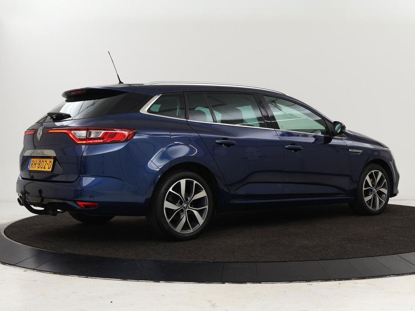 Renault Mégane 1.2 TCe Bose | Trekhaak | Half leder | Camera | Massage | Navigatie | Climate control | Park Assist | Cruise control | Keyless