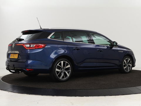 Renault Mégane 1.2 TCe Bose | Trekhaak | Half leder | Camera | Massage | Navigatie | Climate control | Park Assist | Cruise control | Keyless