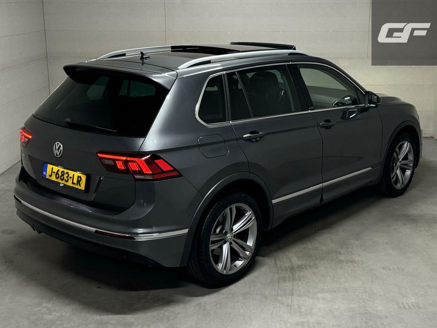Volkswagen Tiguan 1.5 TSI ACT R-Line Pano HUD Virtual Trekh.