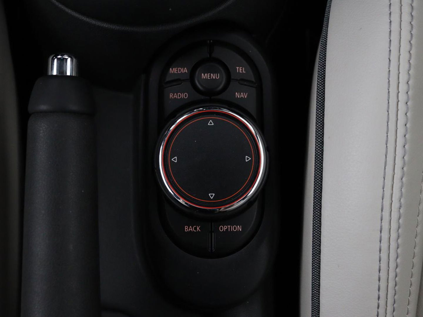 MINI Cooper S 2.0 Chili Serious Business | Panoramadak | Leder | Head-Up | Navigatie | Full LED | Harman/Kardon | Climate control | Keyless | Parkeerhulp | Cruise control