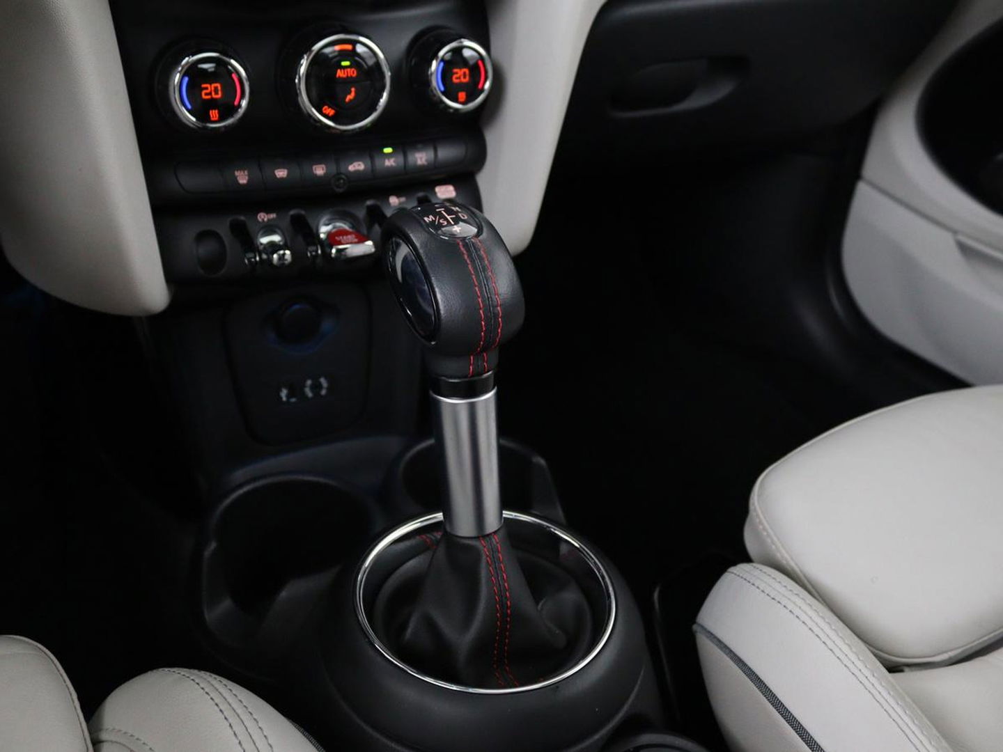 MINI Cooper S 2.0 Chili Serious Business | Panoramadak | Leder | Head-Up | Navigatie | Full LED | Harman/Kardon | Climate control | Keyless | Parkeerhulp | Cruise control