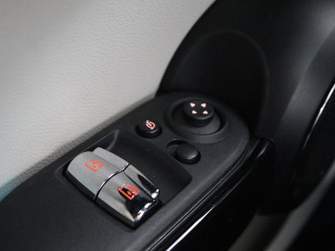 MINI Cooper S 2.0 Chili Serious Business | Panoramadak | Leder | Head-Up | Navigatie | Full LED | Harman/Kardon | Climate control | Keyless | Parkeerhulp | Cruise control