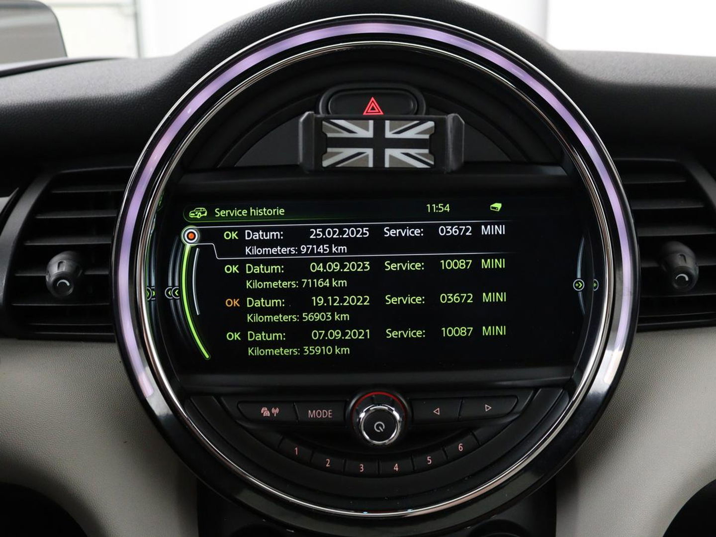 MINI Cooper S 2.0 Chili Serious Business | Panoramadak | Leder | Head-Up | Navigatie | Full LED | Harman/Kardon | Climate control | Keyless | Parkeerhulp | Cruise control