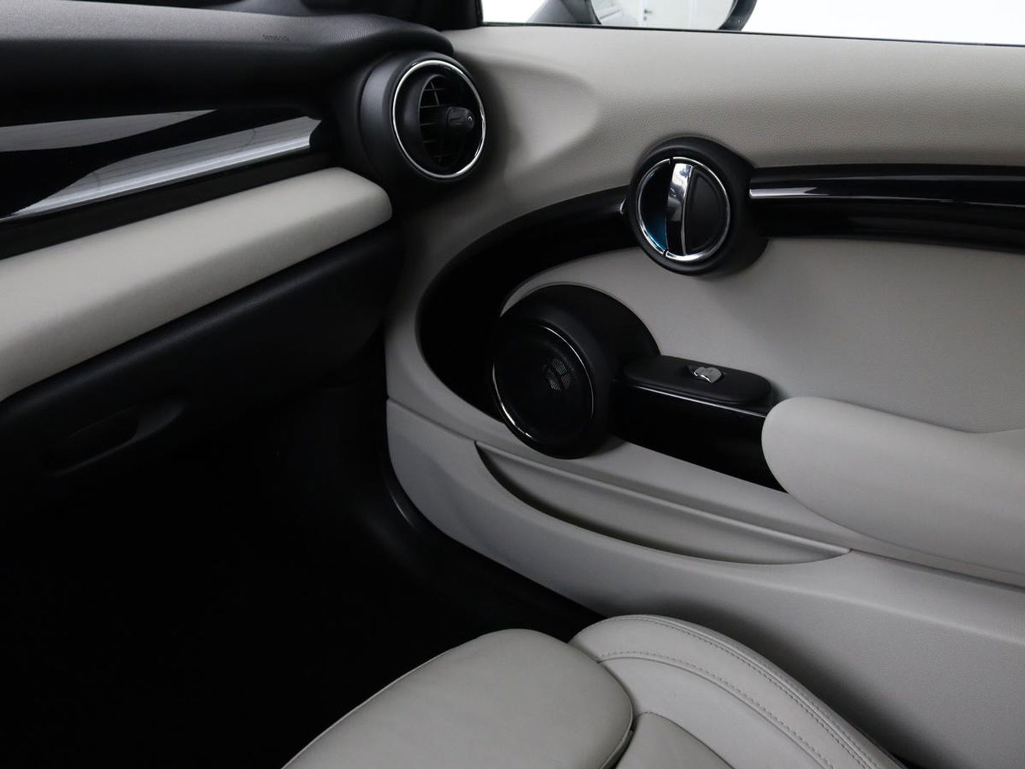MINI Cooper S 2.0 Chili Serious Business | Panoramadak | Leder | Head-Up | Navigatie | Full LED | Harman/Kardon | Climate control | Keyless | Parkeerhulp | Cruise control