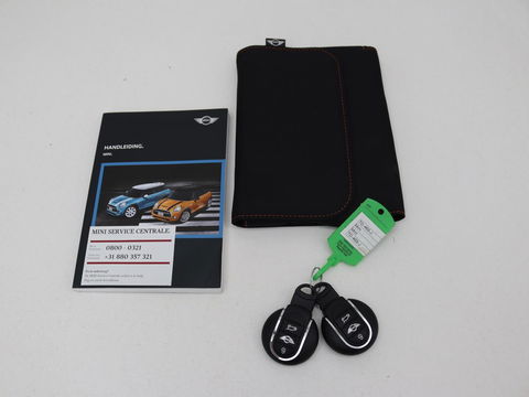 MINI Cooper S 2.0 Chili Serious Business | Panoramadak | Leder | Head-Up | Navigatie | Full LED | Harman/Kardon | Climate control | Keyless | Parkeerhulp | Cruise control
