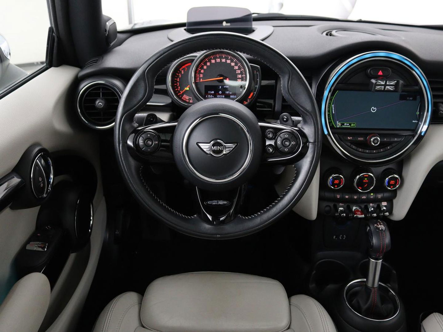 MINI Cooper S 2.0 Chili Serious Business | Panoramadak | Leder | Head-Up | Navigatie | Full LED | Harman/Kardon | Climate control | Keyless | Parkeerhulp | Cruise control