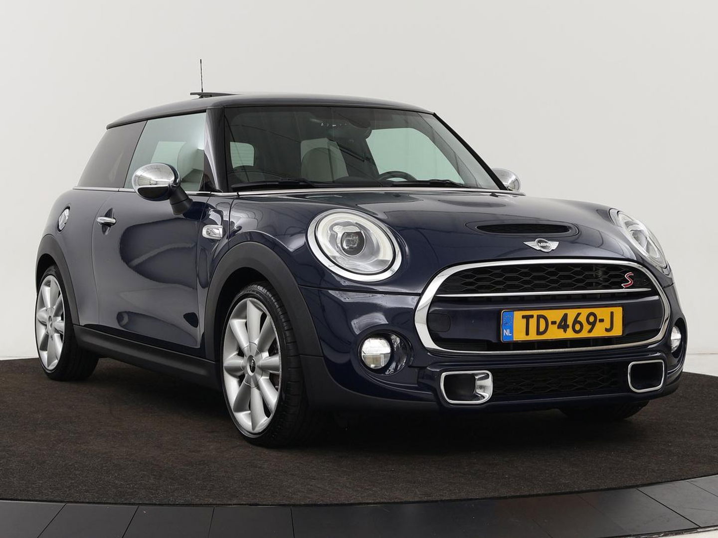 MINI Cooper S 2.0 Chili Serious Business | Panoramadak | Leder | Head-Up | Navigatie | Full LED | Harman/Kardon | Climate control | Keyless | Parkeerhulp | Cruise control