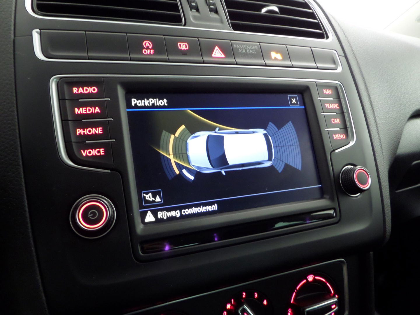 Volkswagen Polo 1.2 TSI R-Line "Origineel NL!" Apple-Carplay Leer Navigatie Bluetooth Parkeersens, van 2e eigenaar in nieuwstaat!