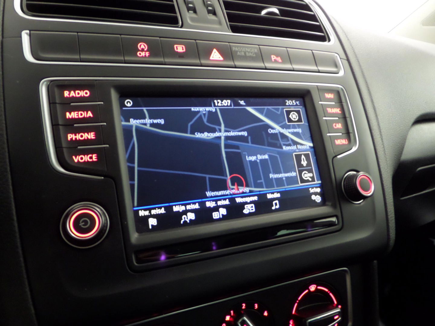 Volkswagen Polo 1.2 TSI R-Line "Origineel NL!" Apple-Carplay Leer Navigatie Bluetooth Parkeersens, van 2e eigenaar in nieuwstaat!