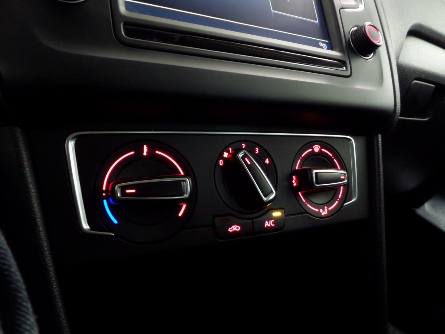 Volkswagen Polo 1.2 TSI R-Line "Origineel NL!" Apple-Carplay Leer Navigatie Bluetooth Parkeersens, van 2e eigenaar in nieuwstaat!