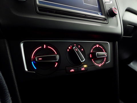 Volkswagen Polo 1.2 TSI R-Line "Origineel NL!" Apple-Carplay Leer Navigatie Bluetooth Parkeersens, van 2e eigenaar in nieuwstaat!