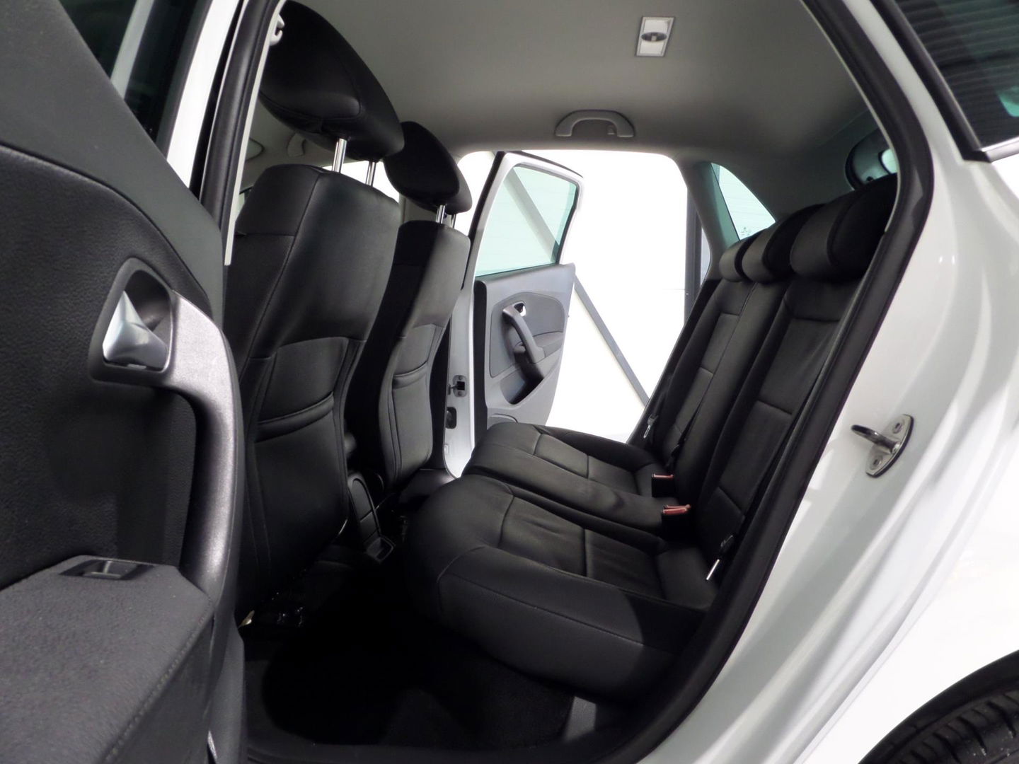 Volkswagen Polo 1.2 TSI R-Line "Origineel NL!" Apple-Carplay Leer Navigatie Bluetooth Parkeersens, van 2e eigenaar in nieuwstaat!