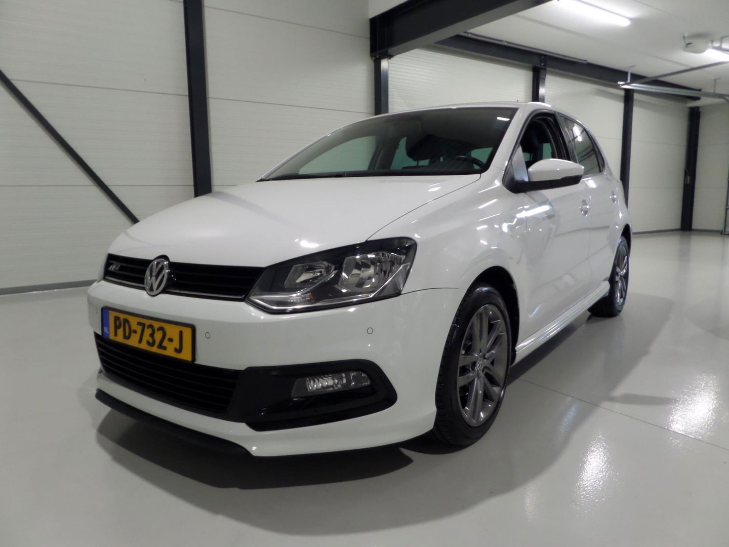 Volkswagen Polo 1.2 TSI R-Line "Origineel NL!" Apple-Carplay Leer Navigatie Bluetooth Parkeersens, van 2e eigenaar in nieuwstaat!