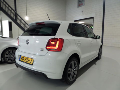Volkswagen Polo 1.2 TSI R-Line "Origineel NL!" Apple-Carplay Leer Navigatie Bluetooth Parkeersens, van 2e eigenaar in nieuwstaat!