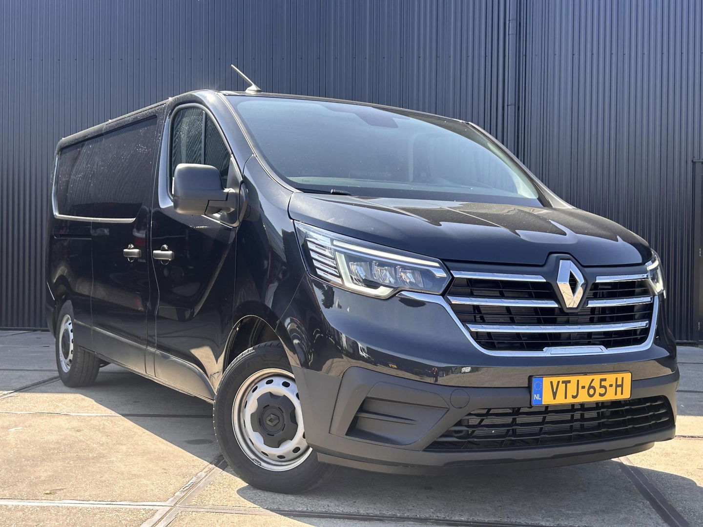 Renault Trafic 2.0 dCi L2H1 | LED | Apple Carplay | Weinig KM