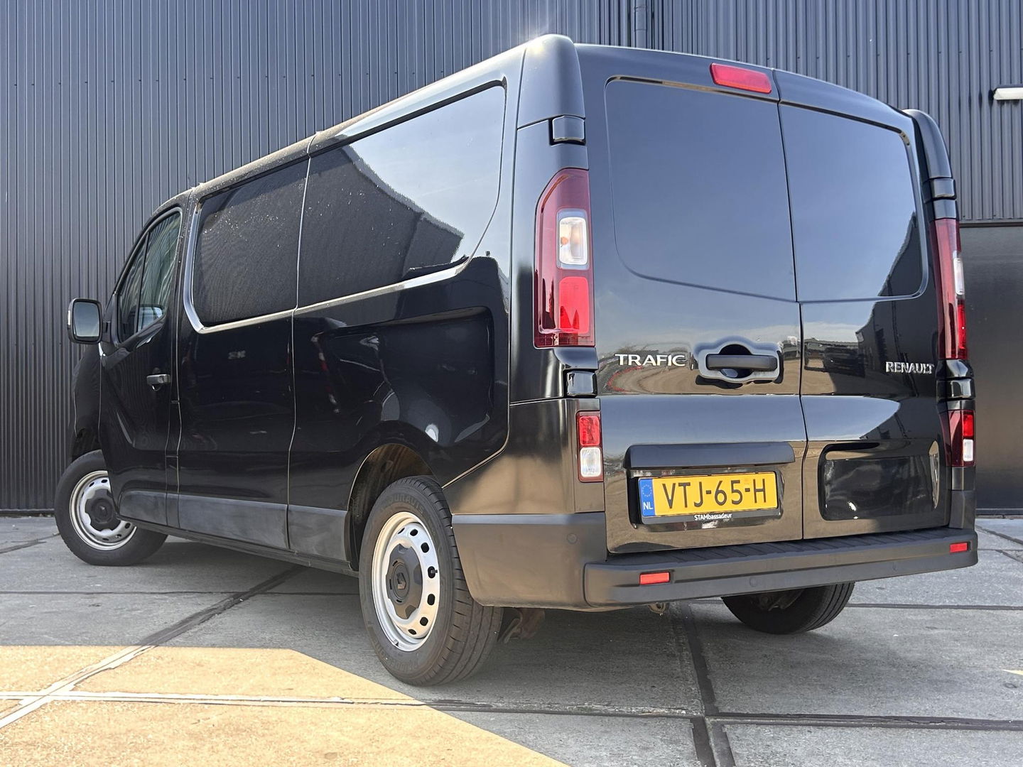 Renault Trafic 2.0 dCi L2H1 | LED | Apple Carplay | Weinig KM