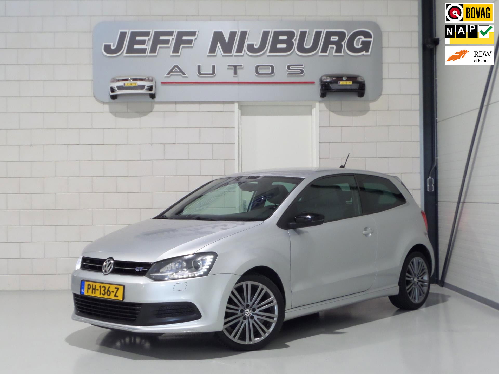 Volkswagen Polo 1.4 TSI BlueGT Xenon-LED Navigatie Bluetooth Parkeersensoren, van 2e eigenaar in uniek mooie staat !