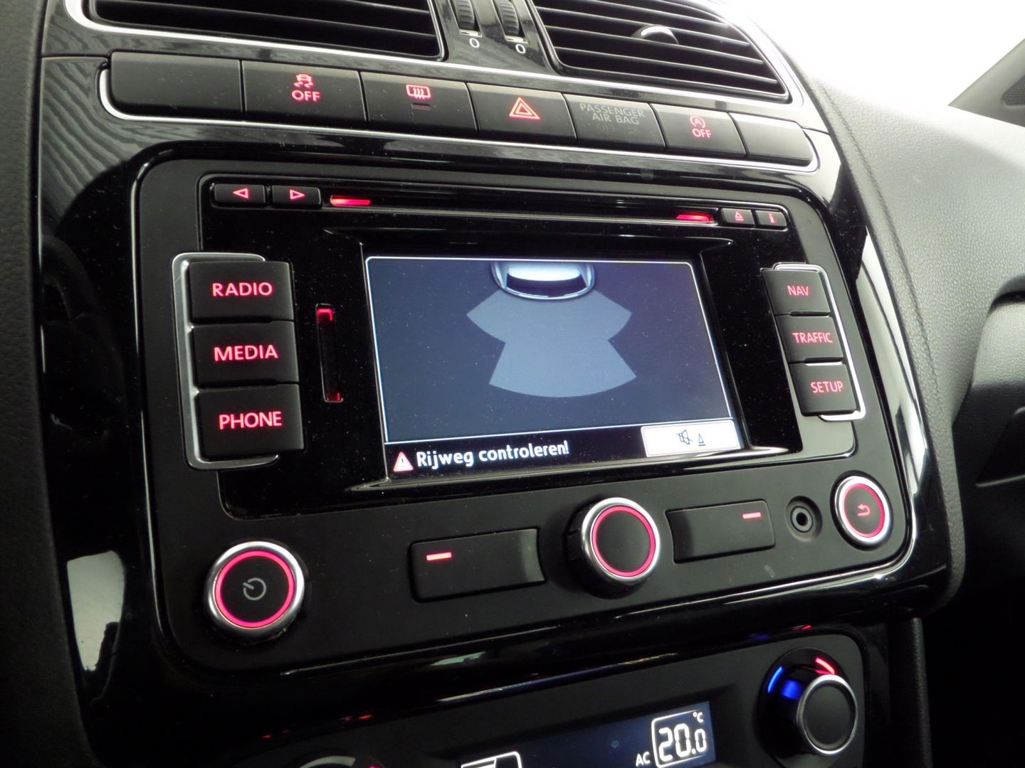 Volkswagen Polo 1.4 TSI BlueGT Xenon-LED Navigatie Bluetooth Parkeersensoren, van 2e eigenaar in uniek mooie staat !