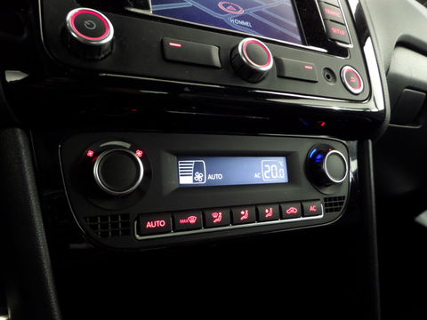 Volkswagen Polo 1.4 TSI BlueGT Xenon-LED Navigatie Bluetooth Parkeersensoren, van 2e eigenaar in uniek mooie staat !