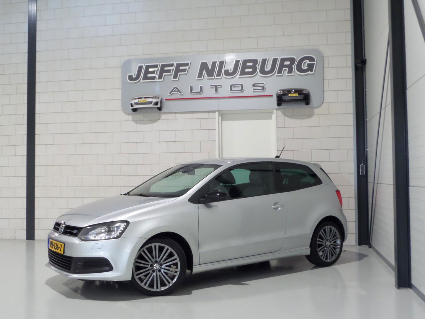 Volkswagen Polo 1.4 TSI BlueGT Xenon-LED Navigatie Bluetooth Parkeersensoren, van 2e eigenaar in uniek mooie staat !