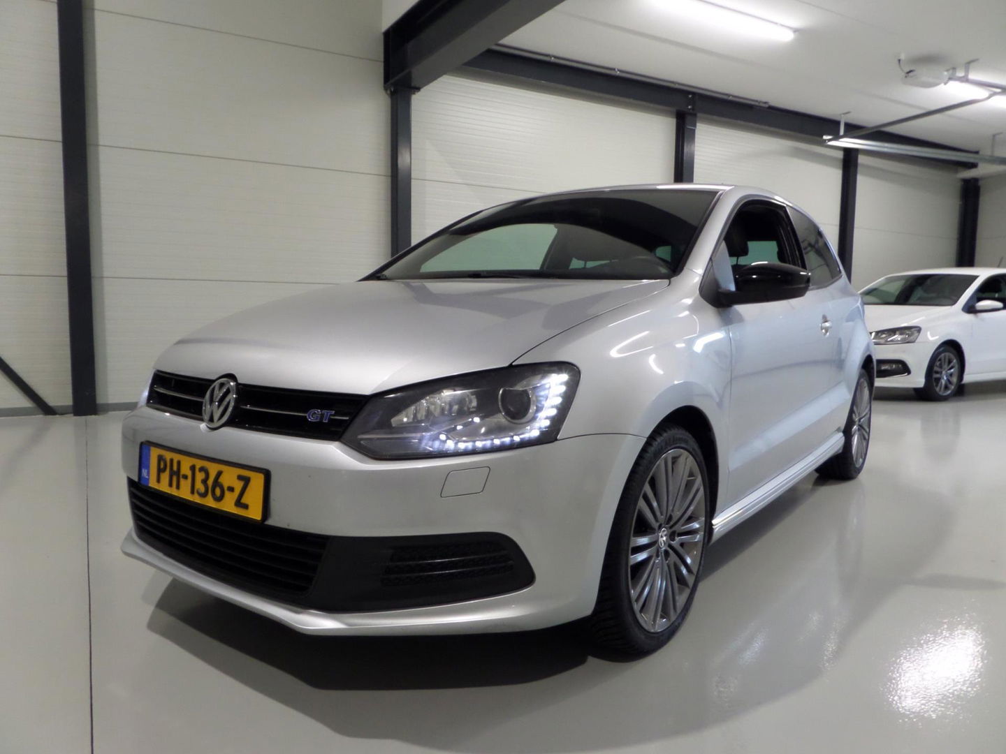 Volkswagen Polo 1.4 TSI BlueGT Xenon-LED Navigatie Bluetooth Parkeersensoren, van 2e eigenaar in uniek mooie staat !