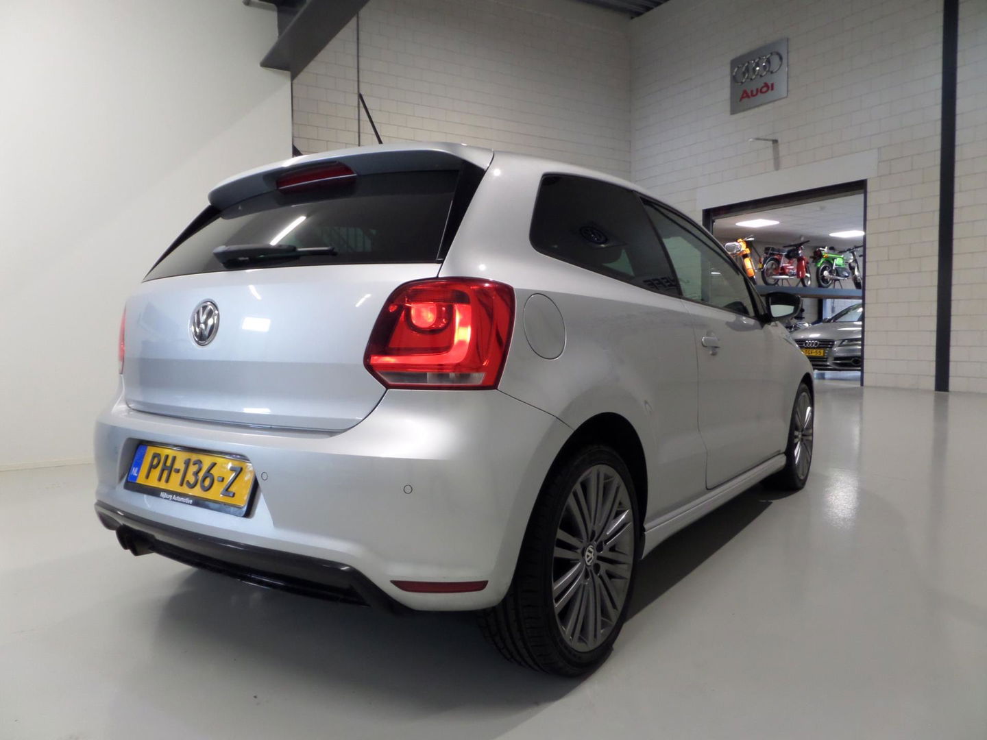 Volkswagen Polo 1.4 TSI BlueGT Xenon-LED Navigatie Bluetooth Parkeersensoren, van 2e eigenaar in uniek mooie staat !