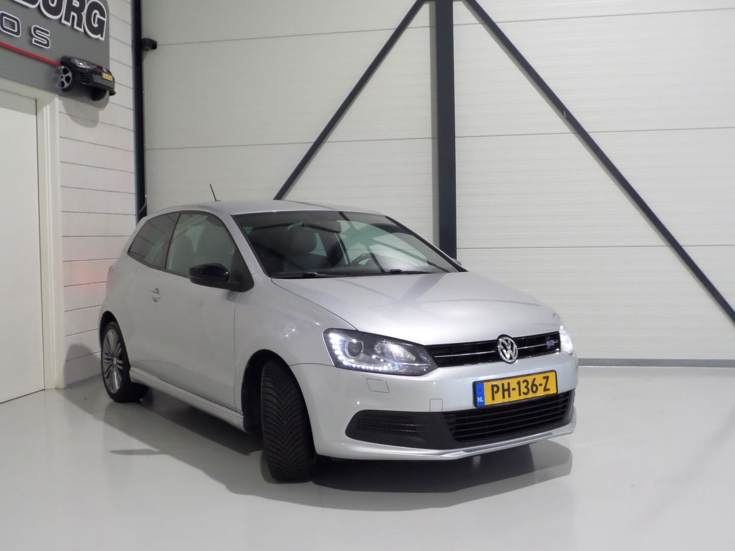 Volkswagen Polo 1.4 TSI BlueGT Xenon-LED Navigatie Bluetooth Parkeersensoren, van 2e eigenaar in uniek mooie staat !