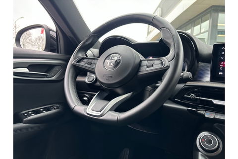 Alfa Romeo Tonale 1.5T HYBRID TI NAVI PDC-CAMERA VIRTUALCOCKPIT.