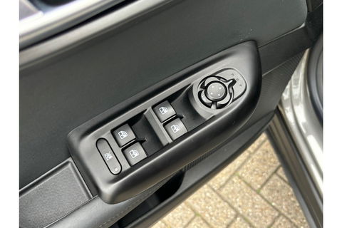 Alfa Romeo Tonale 1.5T HYBRID TI NAVI PDC-CAMERA VIRTUALCOCKPIT.