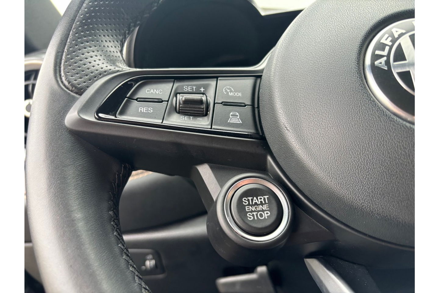 Alfa Romeo Tonale 1.5T HYBRID TI NAVI PDC-CAMERA VIRTUALCOCKPIT.