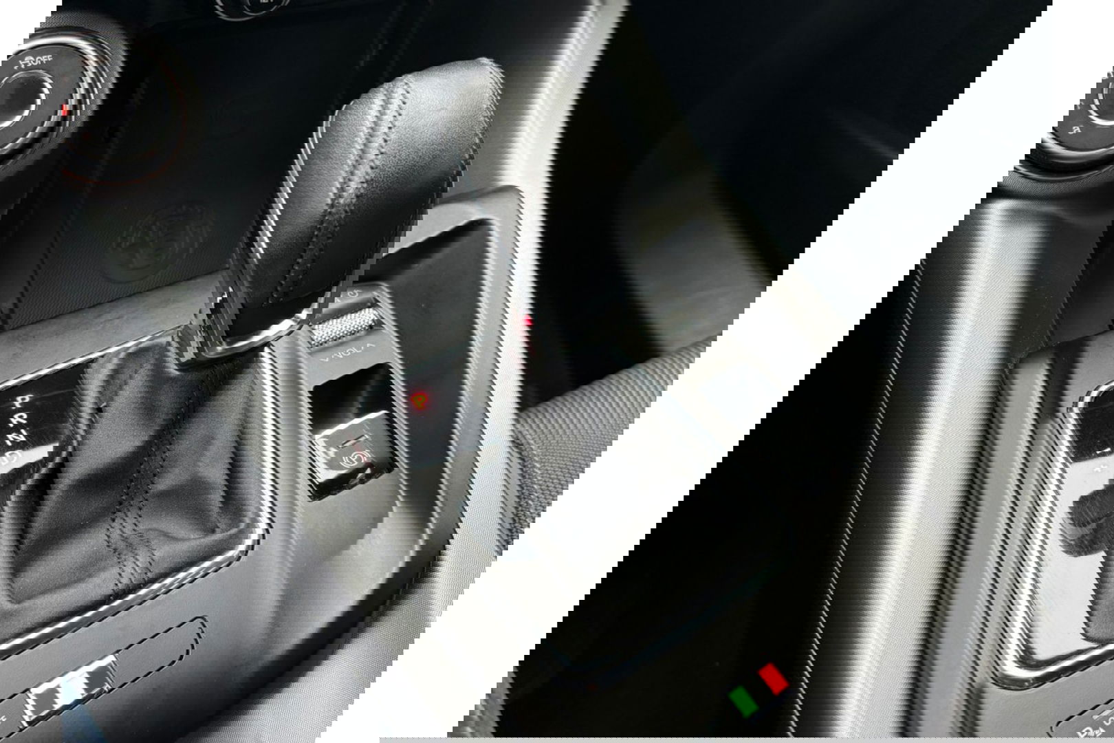 Alfa Romeo Tonale 1.5T HYBRID TI NAVI PDC-CAMERA VIRTUALCOCKPIT.