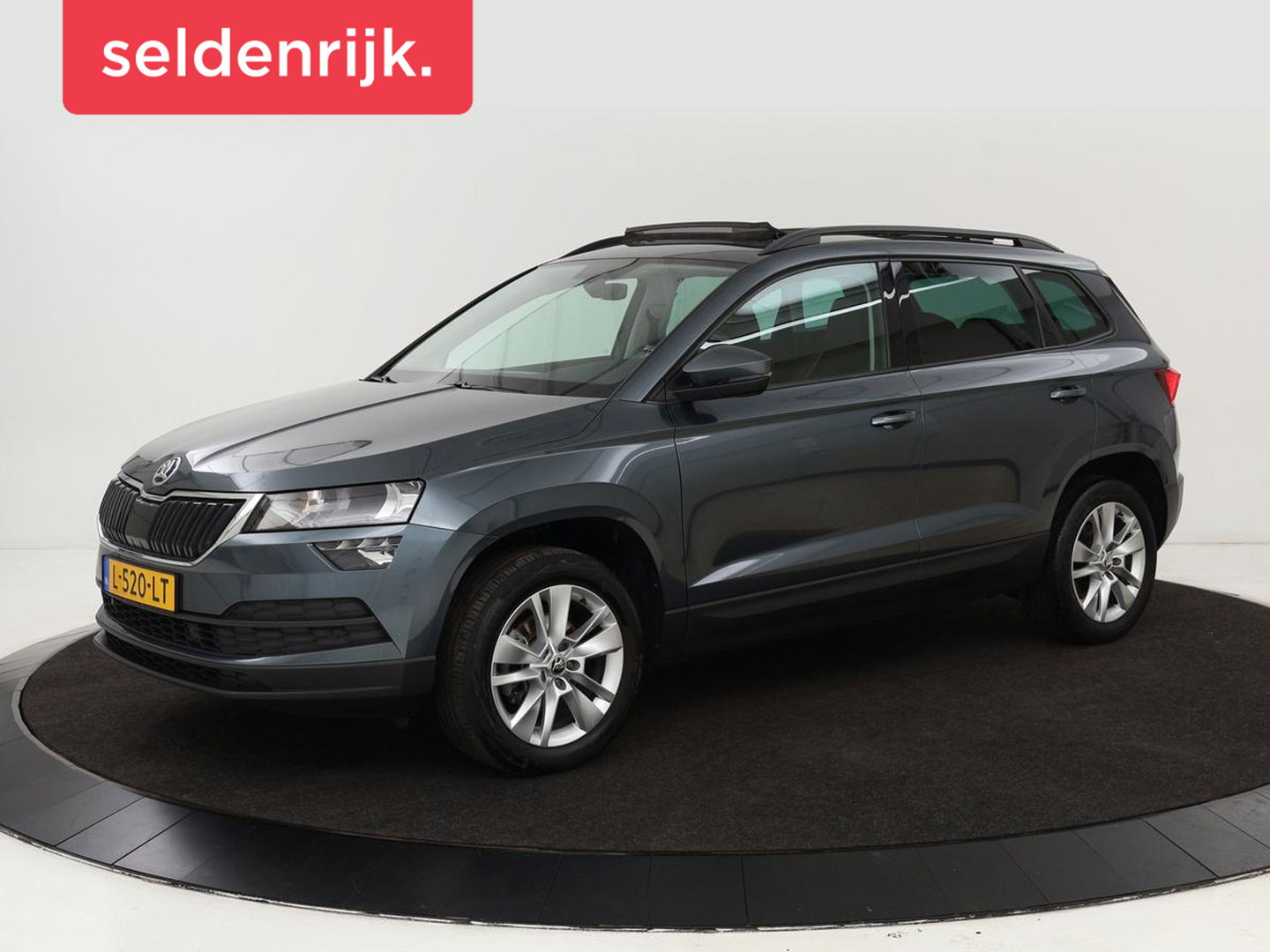 Škoda Karoq 1.0 TSI Business Edition | Panoramadak | Stoelverwarming | Trekhaak | Carplay | Navigatie | Climate control | Parkeerhulp | Cruise control