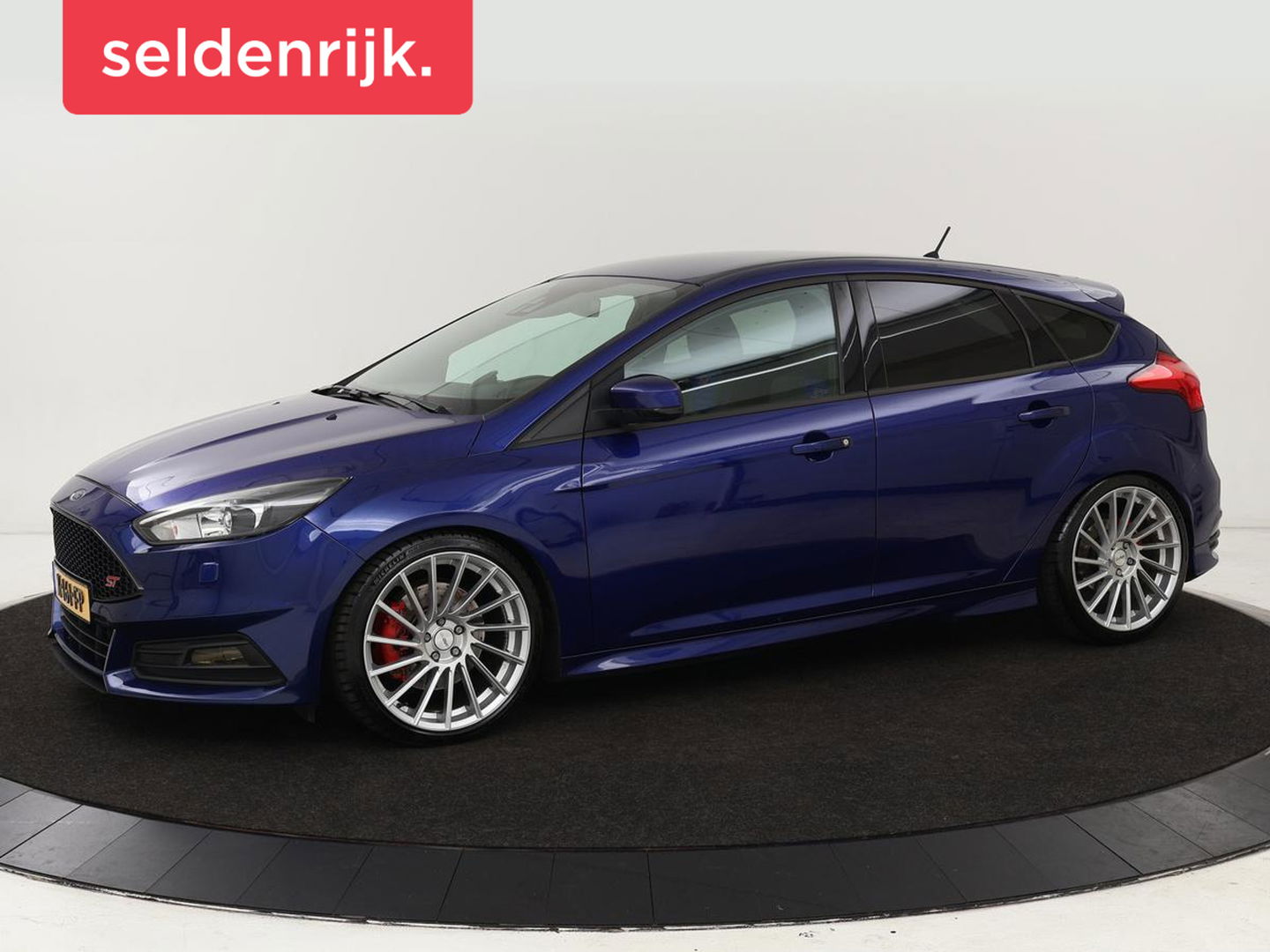 Ford Focus 2.0 ST-3 | Stoel & stuurverwarming | Recaro sportstoelen | Xenon | Bluetooth | Climate control | Half leder | Cruise control
