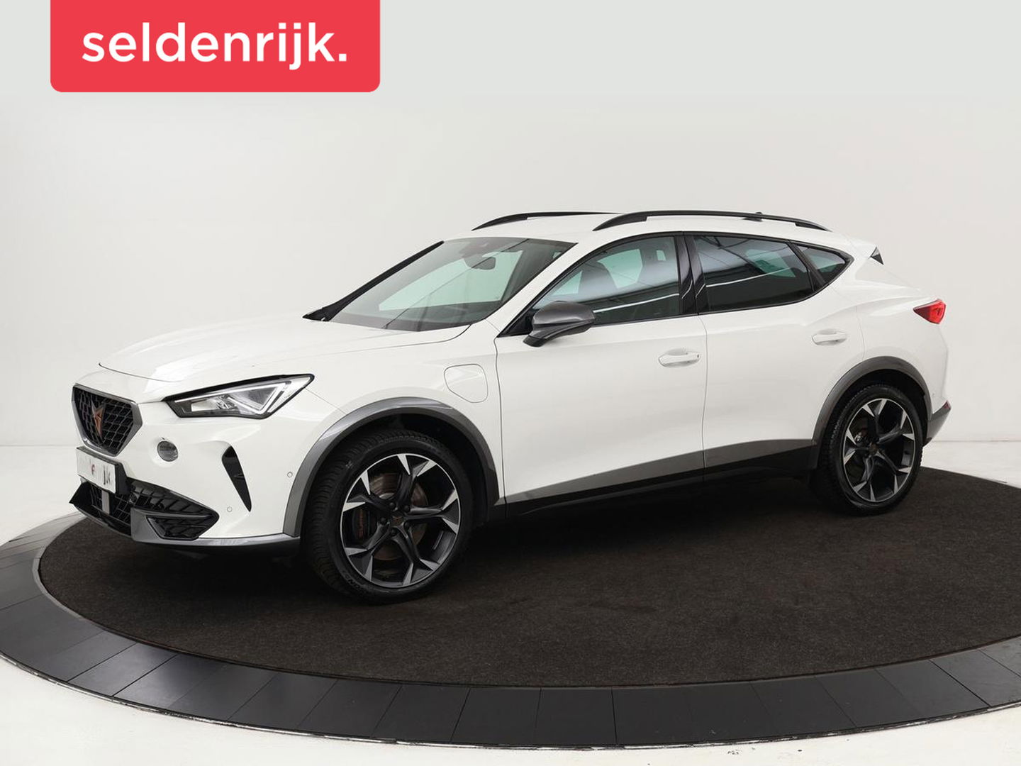 CUPRA Formentor 1.4 e-Hybrid VZ | 245pk | Camera | Adaptive cruise | Stuurverwarming | Sfeerverlichting | Navigatie | Keyless | Full LED | PHEV