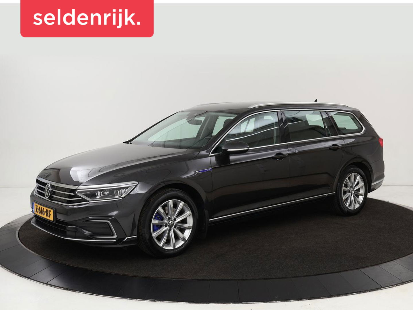 Volkswagen Passat 1.4 TSI GTE | Stoel & stuurverwarming | Camera | Carplay | Trekhaak | Adaptive cruise | Standkachel | Navigatie | Full LED