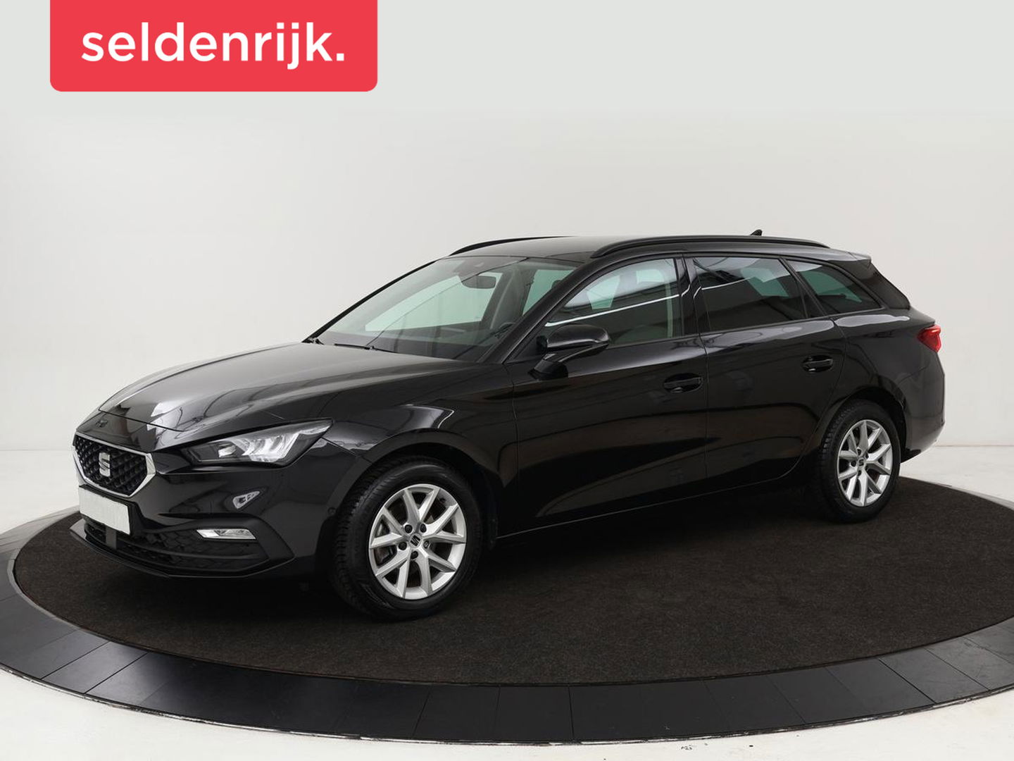 SEAT Leon 1.5 eTSI Style | Stoel & stuurverwarming | Carplay | Navigatie | Full LED | Climate control | Parkeerhulp | Cruise control