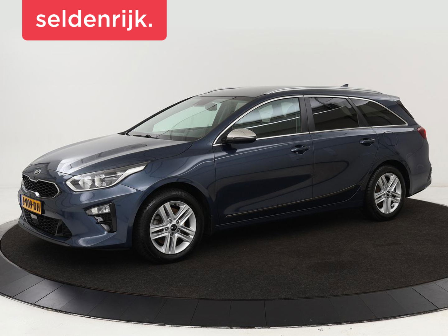Kia Ceed 1.0 T-GDi DynamicPlusLine | Stoel & stuurverwarming | Trekhaak | Carplay | Camera | Half leder | Navigatie | Keyless