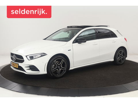Mercedes-Benz A-Klasse 250e AMG | Panoramadak | Stoelverwarming | Carplay | Navigatie | Full LED | Half leder | Sportstoelen | Park Assist