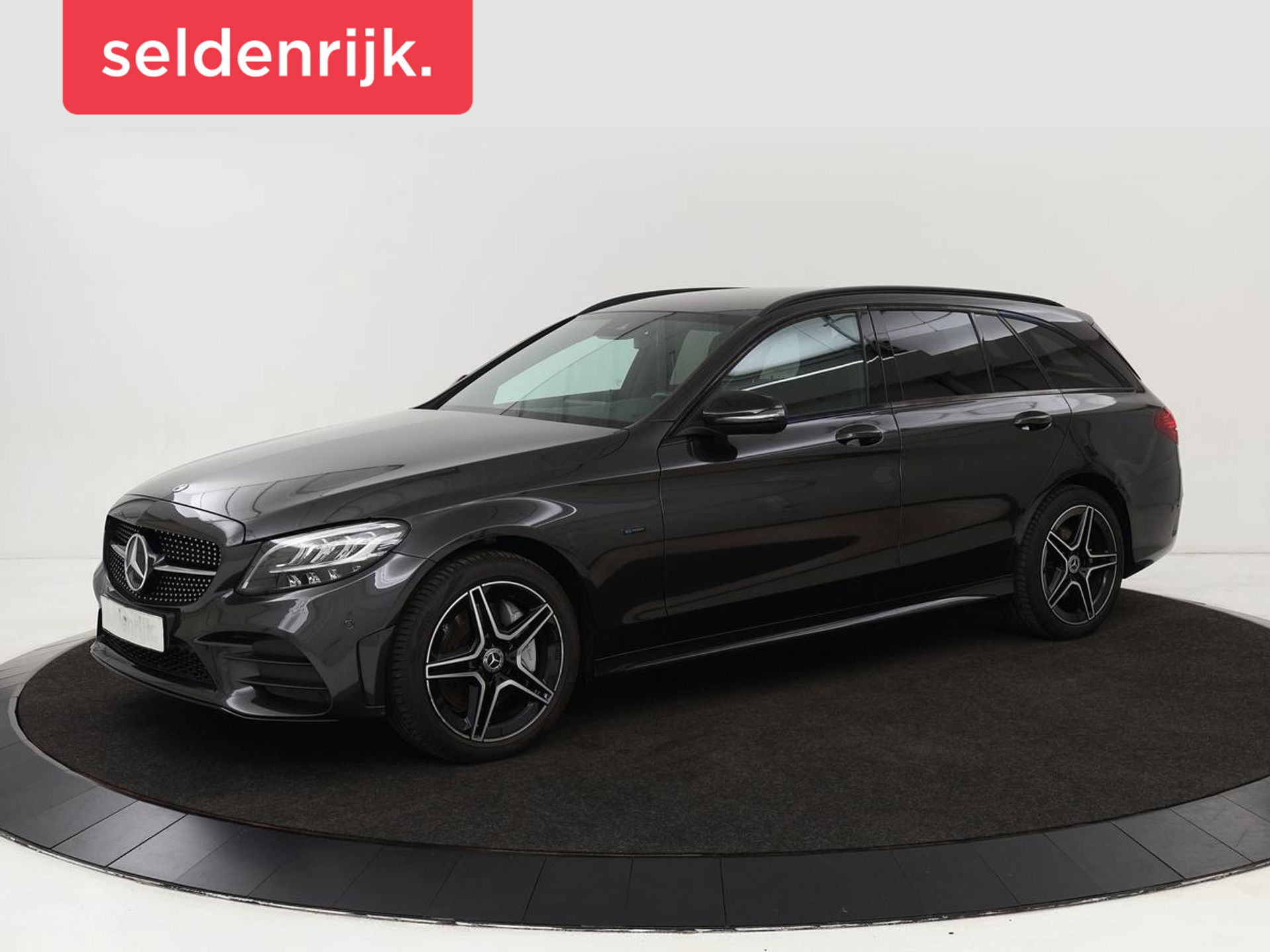 Mercedes-Benz C-Klasse 300e AMG Night | Adaptive cruise | Stoelverwarming | Carplay | Leder/Alcantara | Camera | Navigatie | Full LED