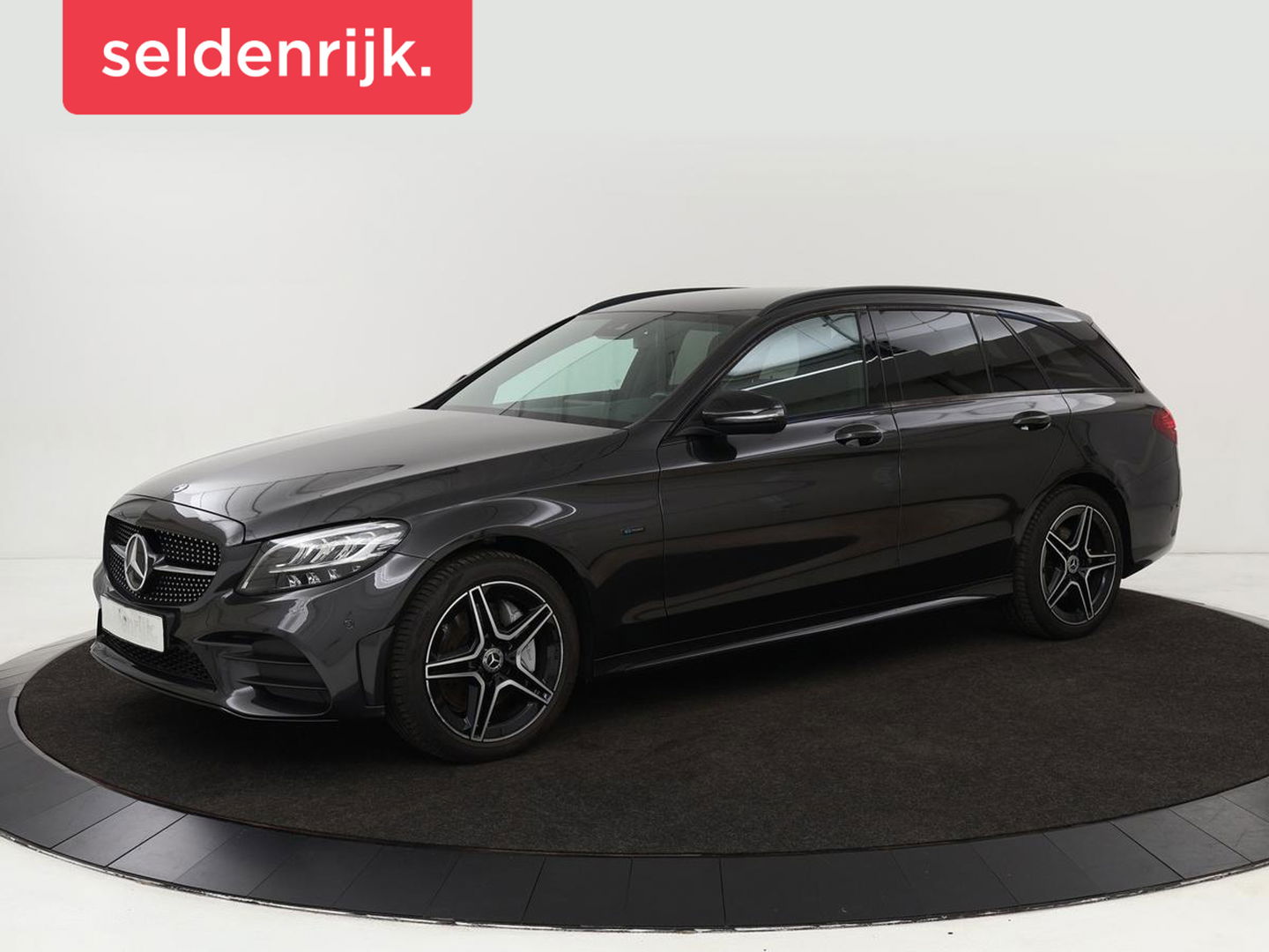 Mercedes-Benz C-Klasse 300e AMG Night | Adaptive cruise | Stoelverwarming | Carplay | Leder/Alcantara | Camera | Navigatie | Full LED