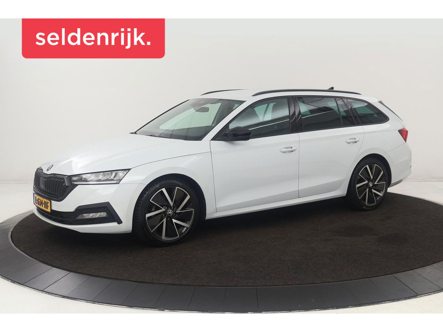 Škoda Octavia 1.0 e-TSI Sport | Carplay | Trekhaak | Sportstoelen | Full LED | Sfeerverlichting | Navigatie | Climate control | Parkeerhulp