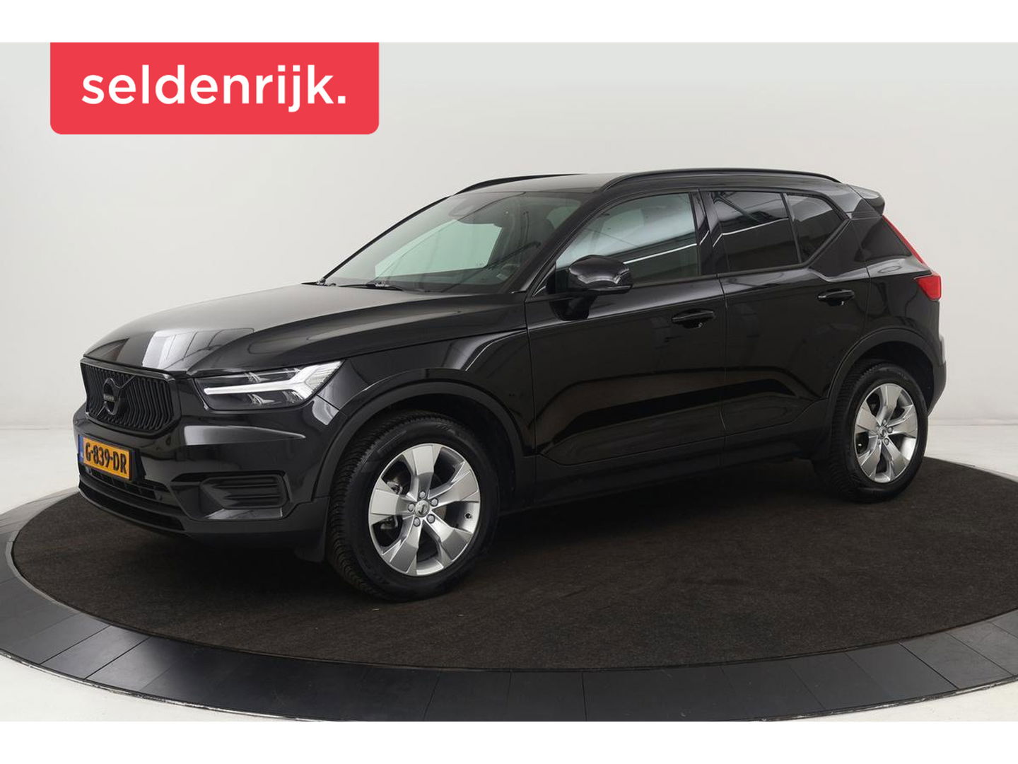 Volvo XC40 1.5 T3 Momentum Pro | Leder | Stoelverwarming | Camera | Navigatie | PDC | Full LED | Climate control