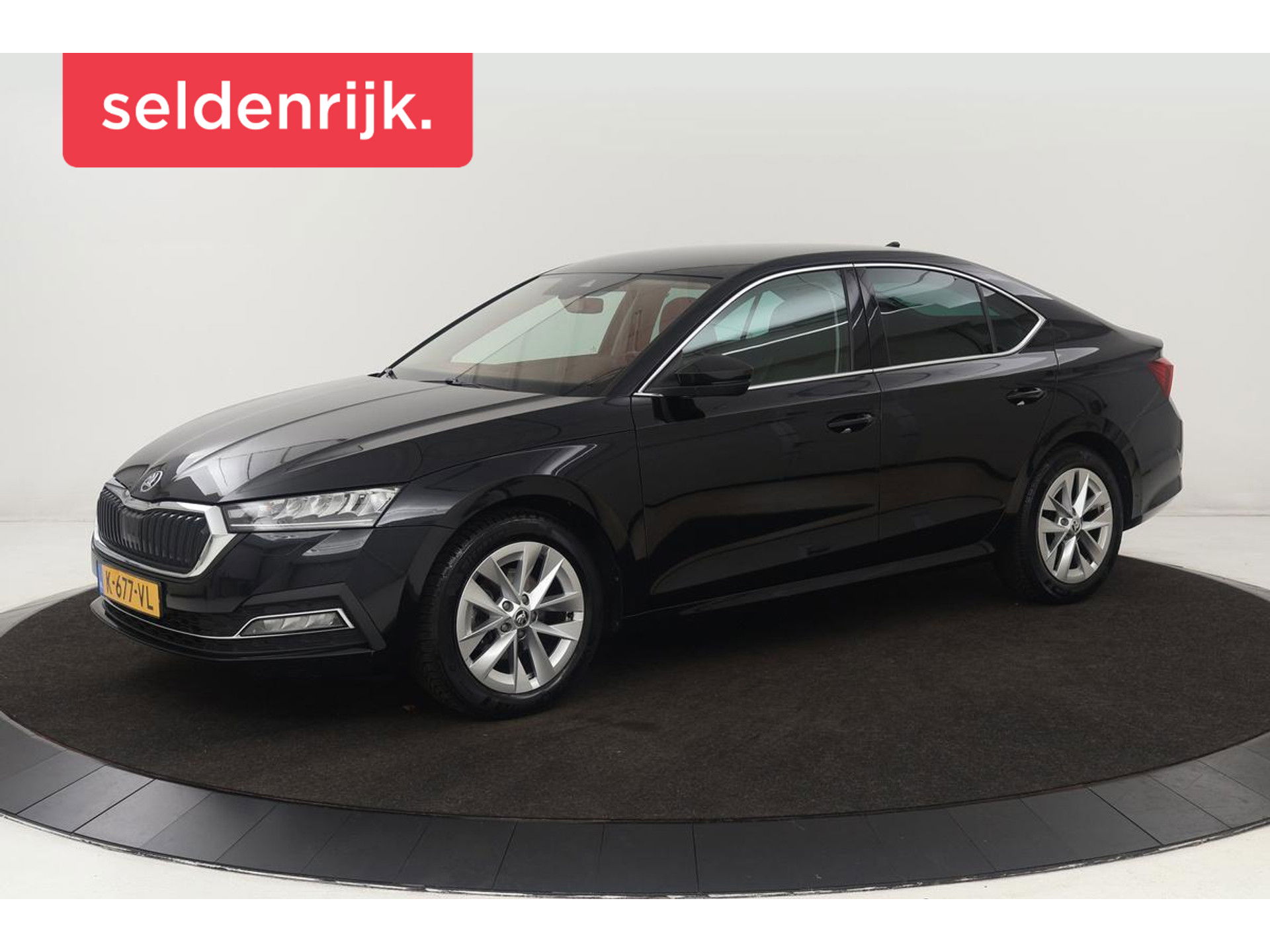 Škoda Octavia 1.0 e-TSI Business Edition Plus | Stoelverwarming | Trekhaak | Adaptive cruise | Carplay | Full LED | Keyless | Sfeerverlichting