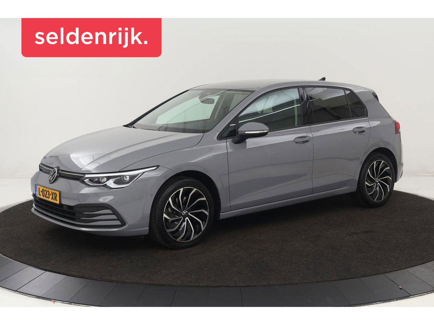 Volkswagen Golf 1.5 eTSI Life | Trekhaak | Stoelverwarming | Carplay | Massage | Full LED | Memory | Adaptive cruise | Navigatie | Sfeerverlichting